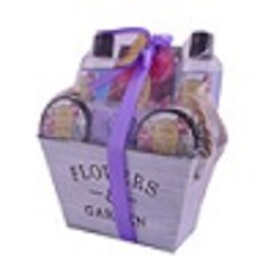 Bath set includes 210ml shower gel, 210ml bubble bath, 130ml body lotion, 110ml body butter, 200g bath salts and soap flowers packed in a tin with rope handle